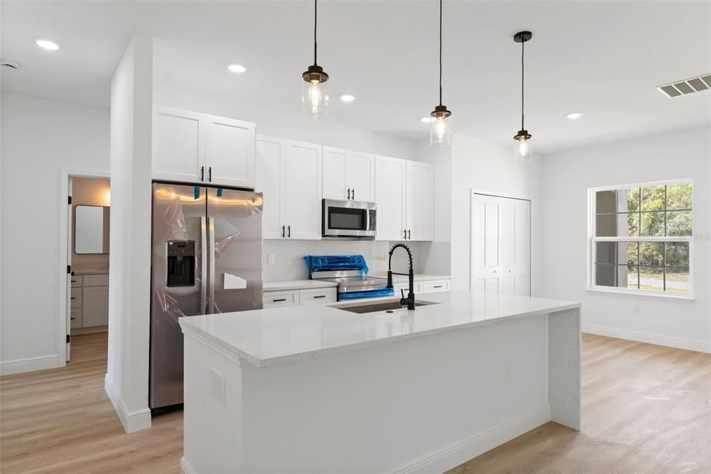 For Sale: $309,000 (4 beds, 2 baths, 1751 Square Feet)