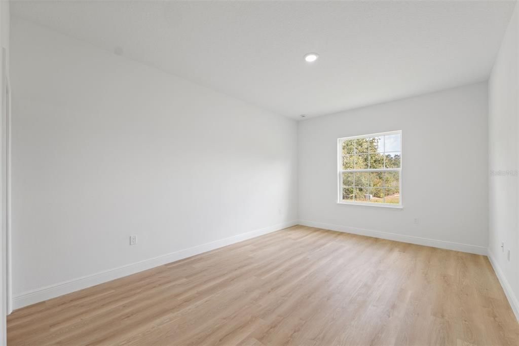 For Sale: $309,000 (4 beds, 2 baths, 1751 Square Feet)