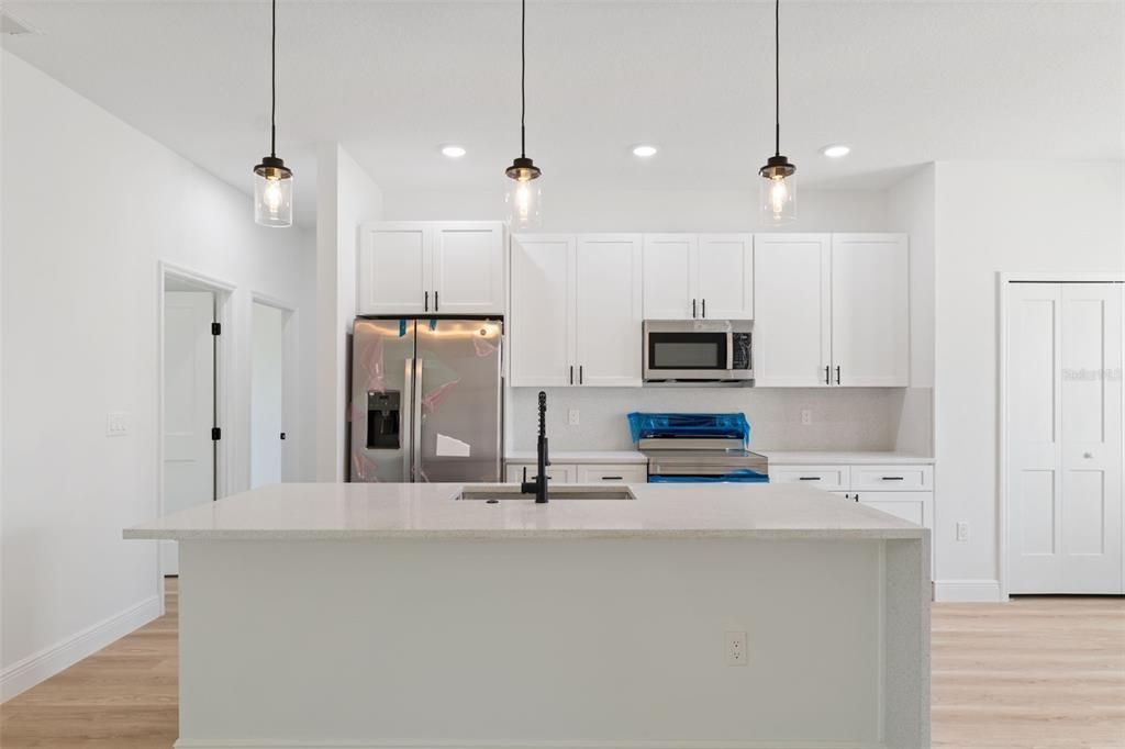 For Sale: $309,000 (4 beds, 2 baths, 1751 Square Feet)