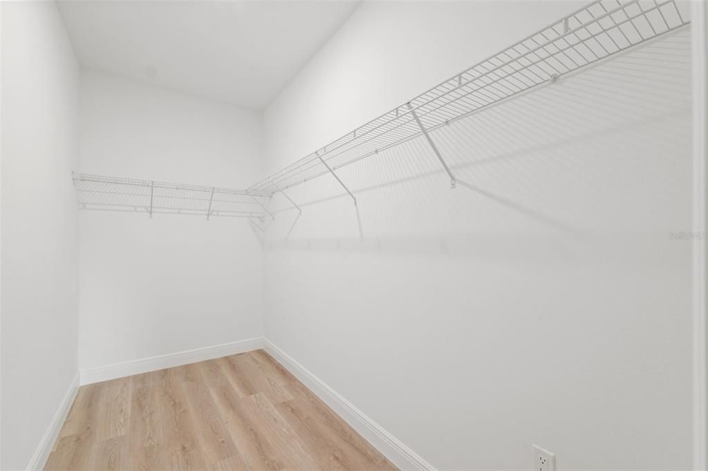 For Sale: $309,000 (4 beds, 2 baths, 1751 Square Feet)