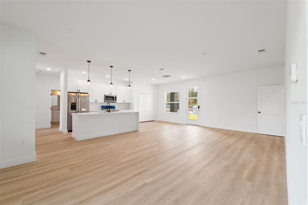 For Sale: $309,000 (4 beds, 2 baths, 1751 Square Feet)