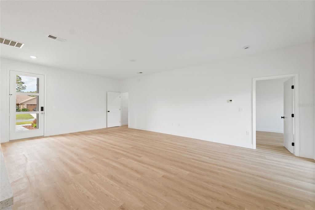 For Sale: $309,000 (4 beds, 2 baths, 1751 Square Feet)