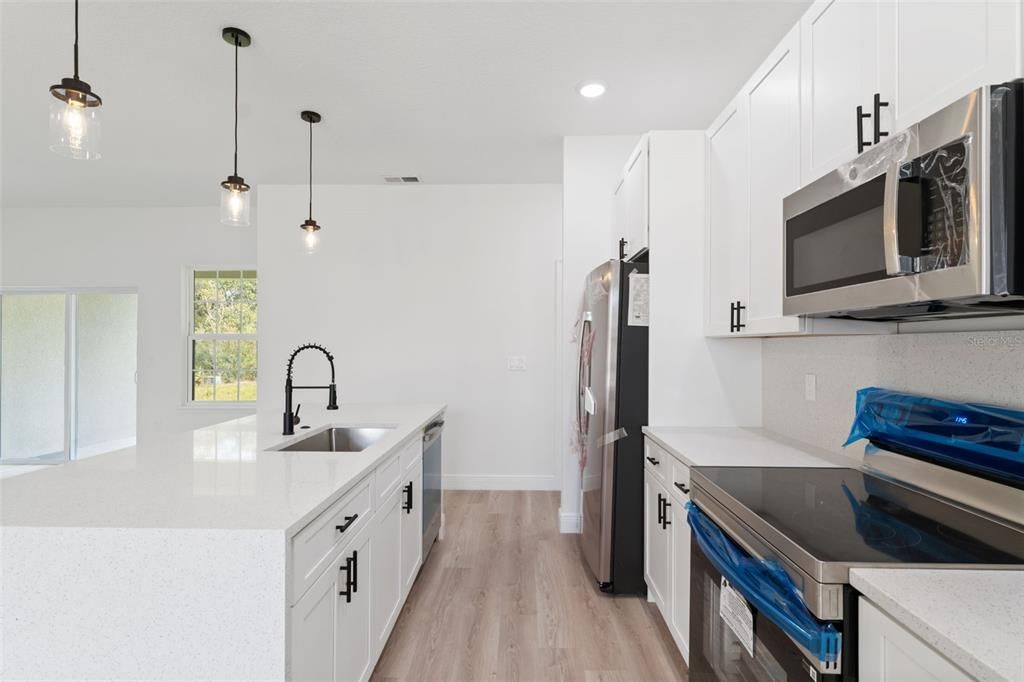 For Sale: $309,000 (4 beds, 2 baths, 1751 Square Feet)