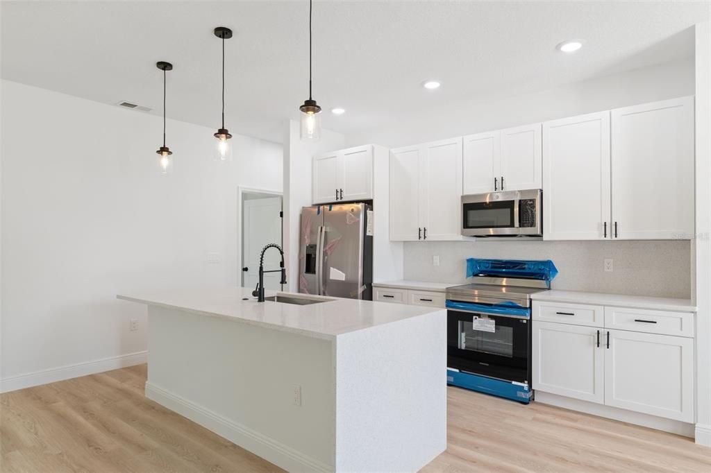 For Sale: $309,000 (4 beds, 2 baths, 1751 Square Feet)