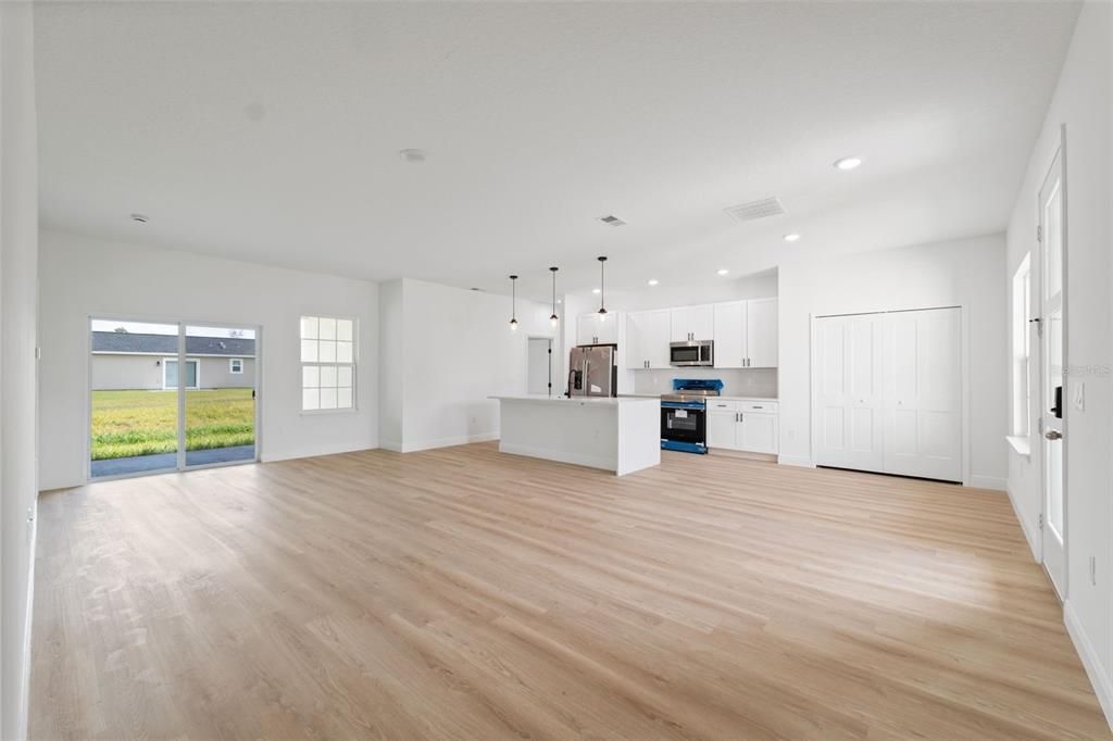 For Sale: $309,000 (4 beds, 2 baths, 1751 Square Feet)