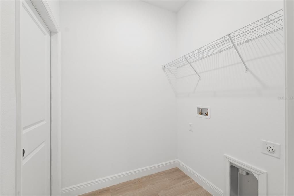 For Sale: $309,000 (4 beds, 2 baths, 1751 Square Feet)