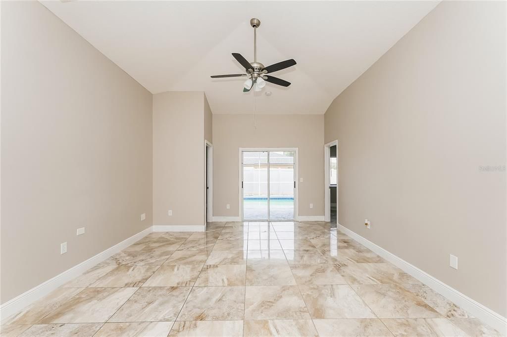 待售: $375,000 (4 贝兹, 2 浴室, 1444 平方英尺)