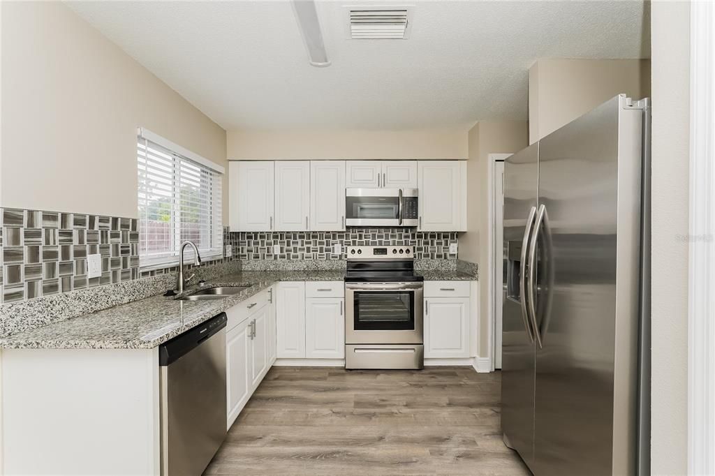 待售: $375,000 (4 贝兹, 2 浴室, 1444 平方英尺)