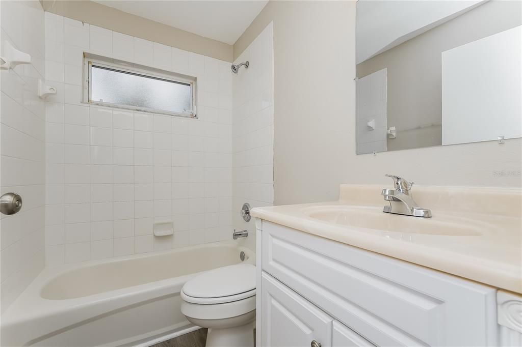 待售: $375,000 (4 贝兹, 2 浴室, 1444 平方英尺)