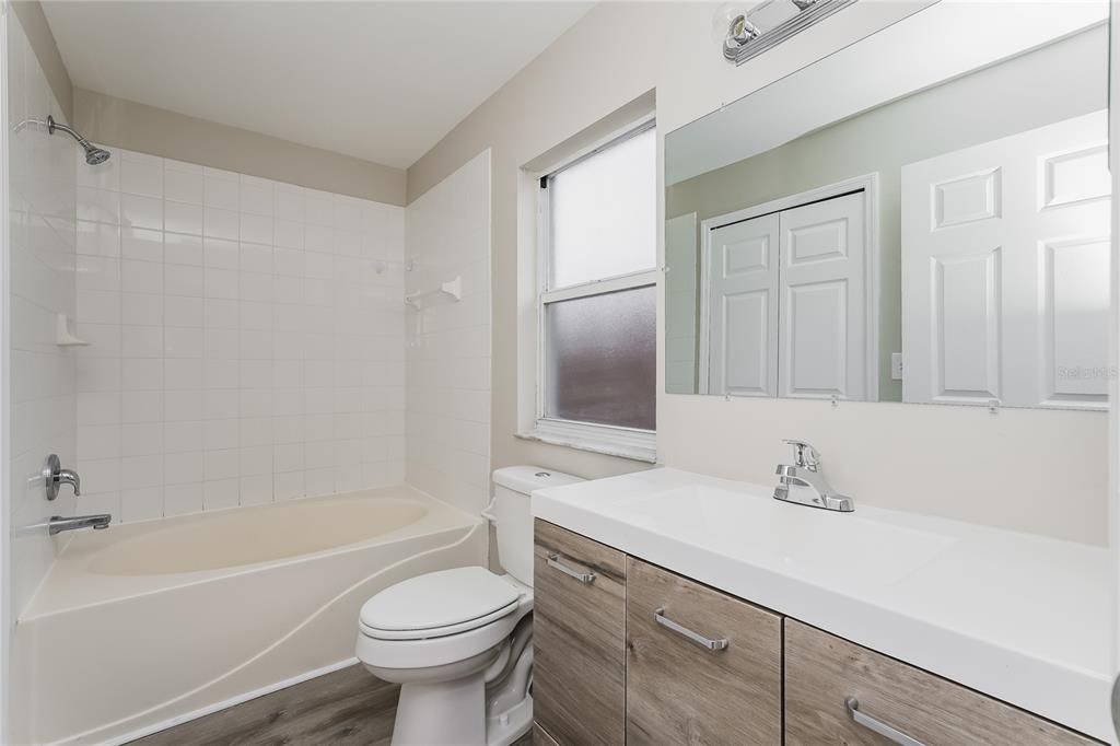 待售: $375,000 (4 贝兹, 2 浴室, 1444 平方英尺)