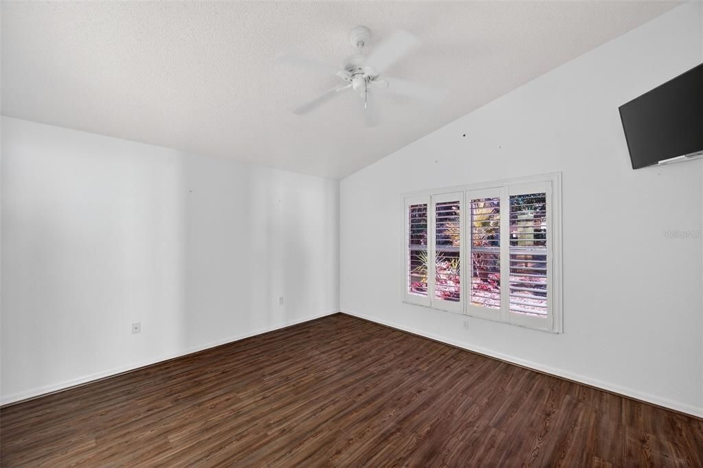 For Sale: $325,000 (2 beds, 2 baths, 1280 Square Feet)