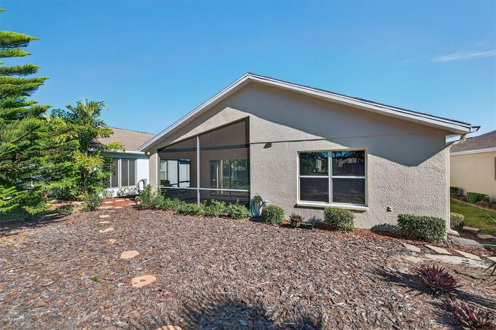 For Sale: $325,000 (2 beds, 2 baths, 1280 Square Feet)