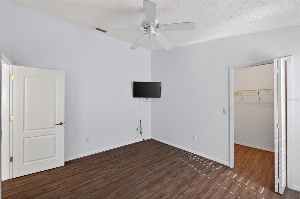 For Sale: $325,000 (2 beds, 2 baths, 1280 Square Feet)