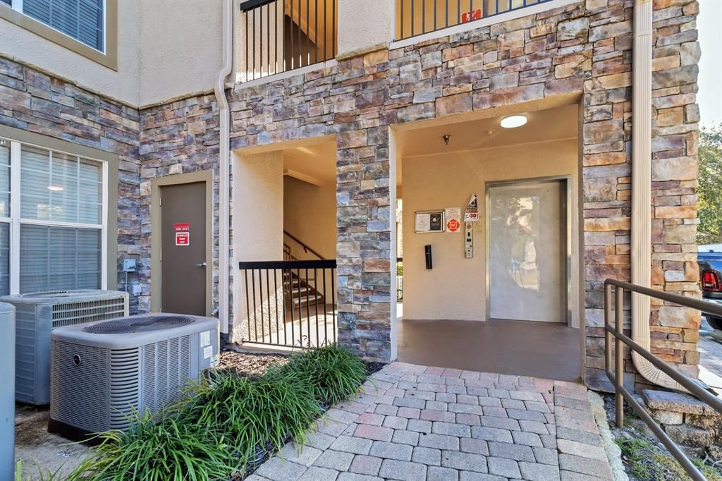 For Sale: $219,900 (2 beds, 2 baths, 1134 Square Feet)