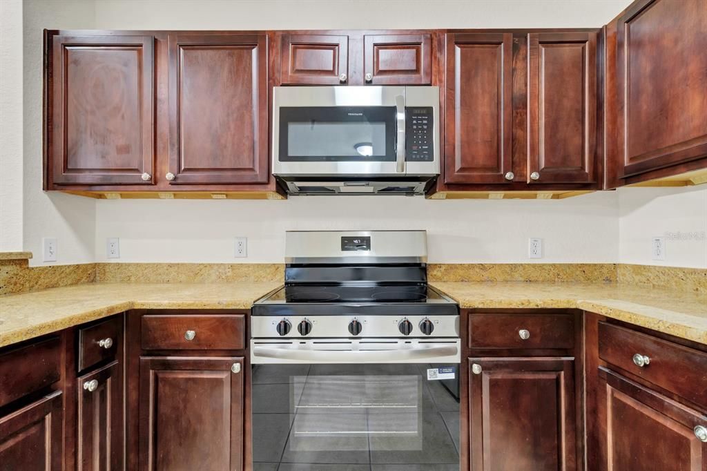 For Sale: $219,900 (2 beds, 2 baths, 1134 Square Feet)