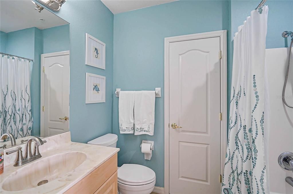 En Venta: $287,000 (3 camas, 2 baños, 1383 Pies cuadrados)