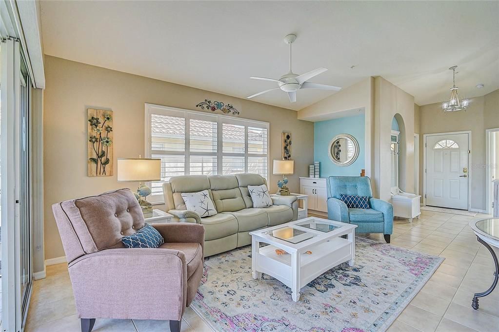 En Venta: $287,000 (3 camas, 2 baños, 1383 Pies cuadrados)