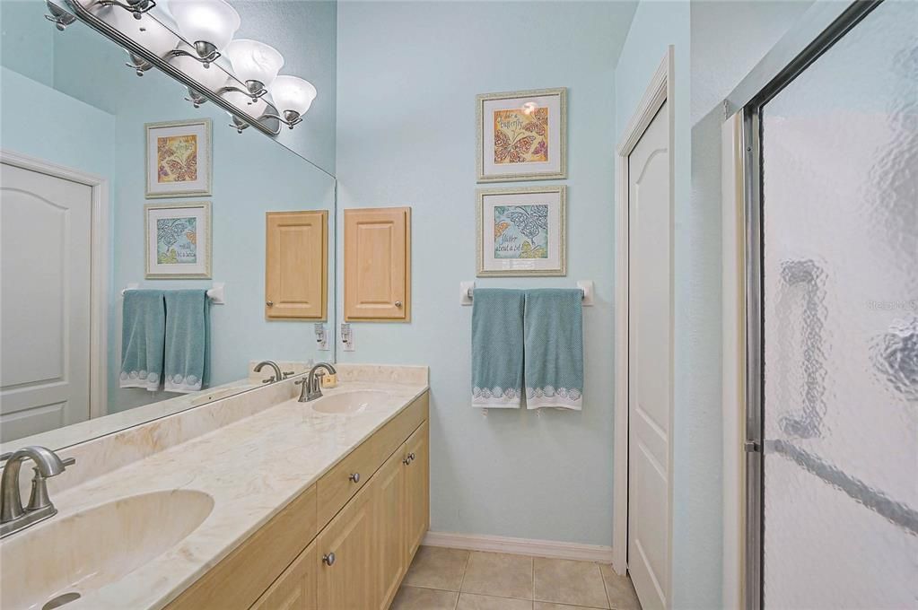 En Venta: $287,000 (3 camas, 2 baños, 1383 Pies cuadrados)