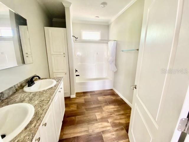 На продажу: $349,000 (3 спален, 2 ванн, 1800 Квадратных фут)