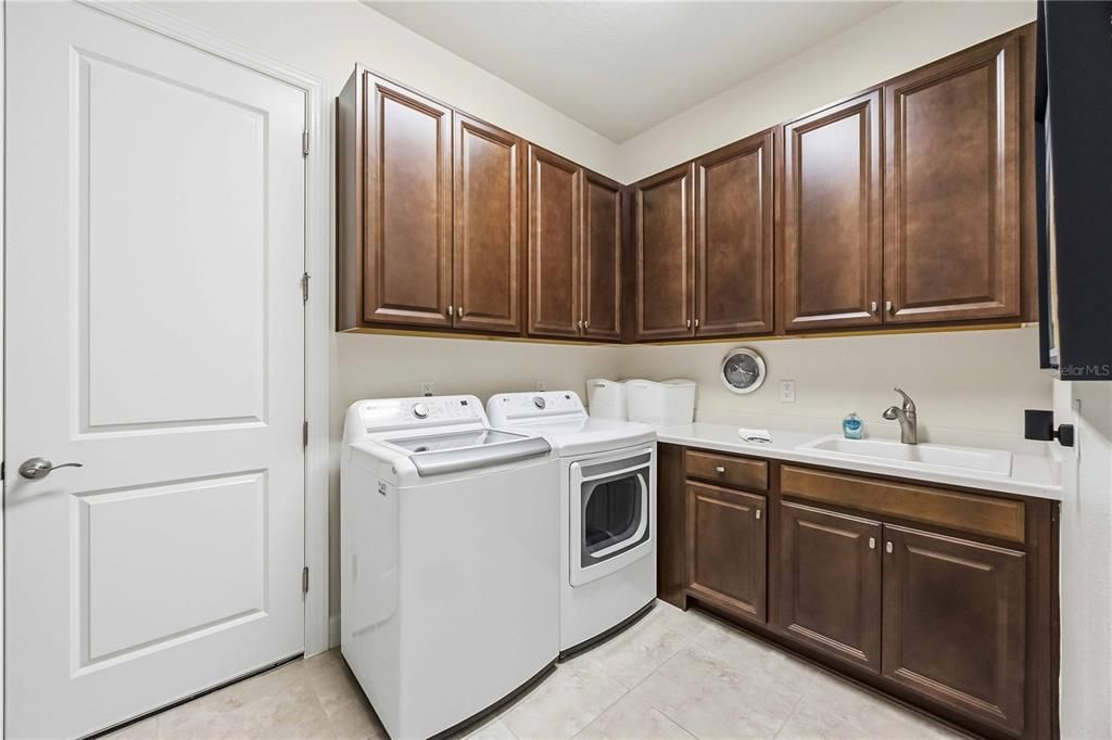 For Rent: $4,000 (3 beds, 3 baths, 2275 Square Feet)