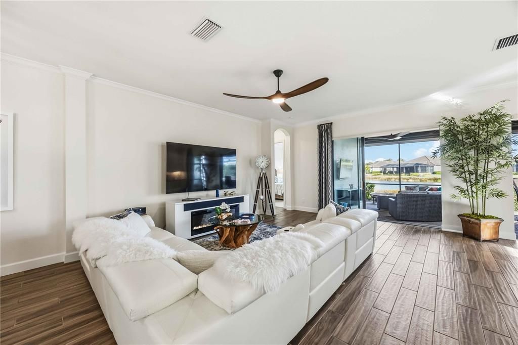 For Rent: $4,000 (3 beds, 3 baths, 2275 Square Feet)