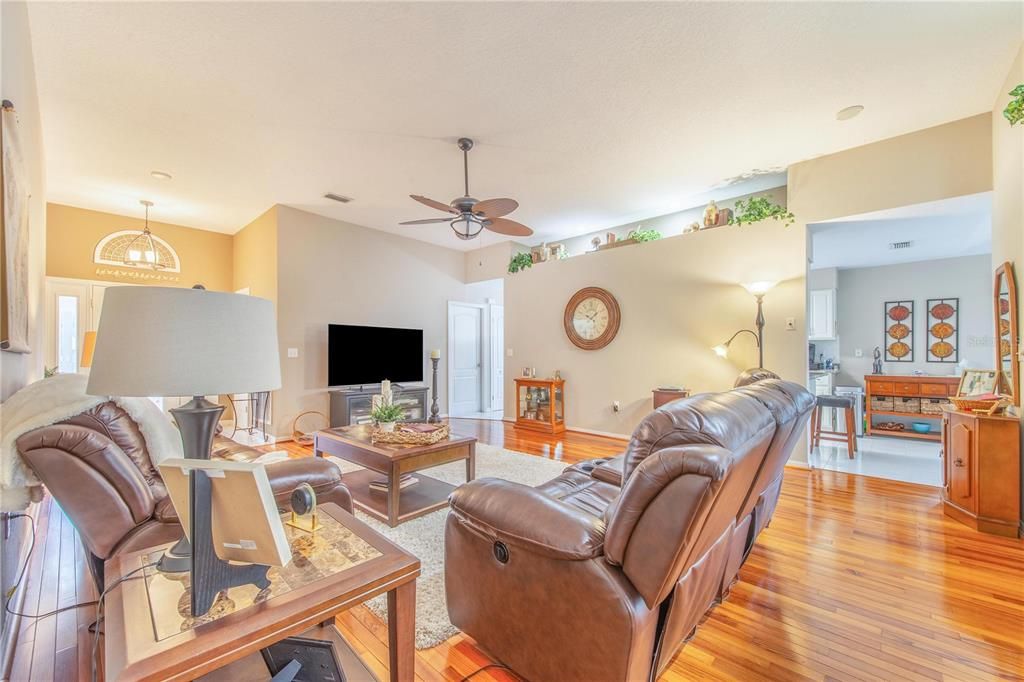 En Venta: $280,000 (2 camas, 2 baños, 1747 Pies cuadrados)