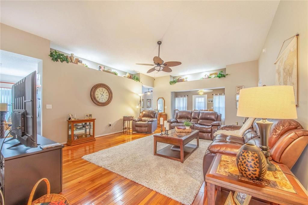 En Venta: $280,000 (2 camas, 2 baños, 1747 Pies cuadrados)