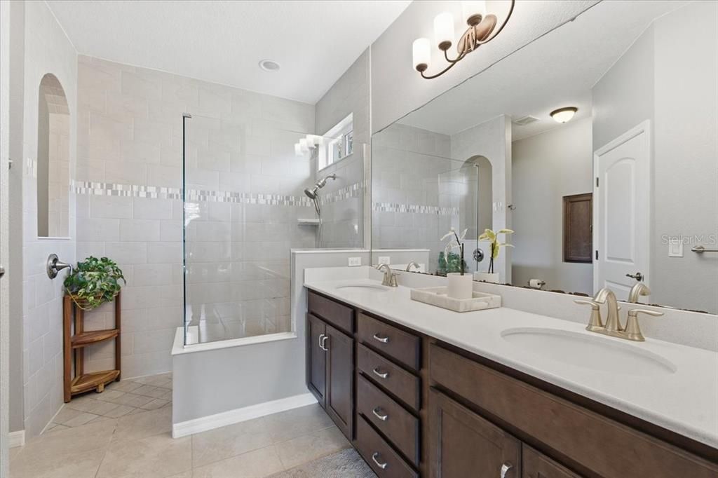 For Sale: $600,000 (4 beds, 2 baths, 1845 Square Feet)