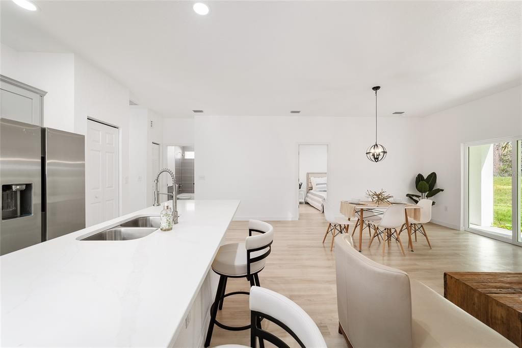 На продажу: $235,000 (2 спален, 2 ванн, 1226 Квадратных фут)