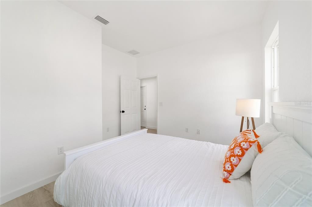 На продажу: $235,000 (2 спален, 2 ванн, 1226 Квадратных фут)