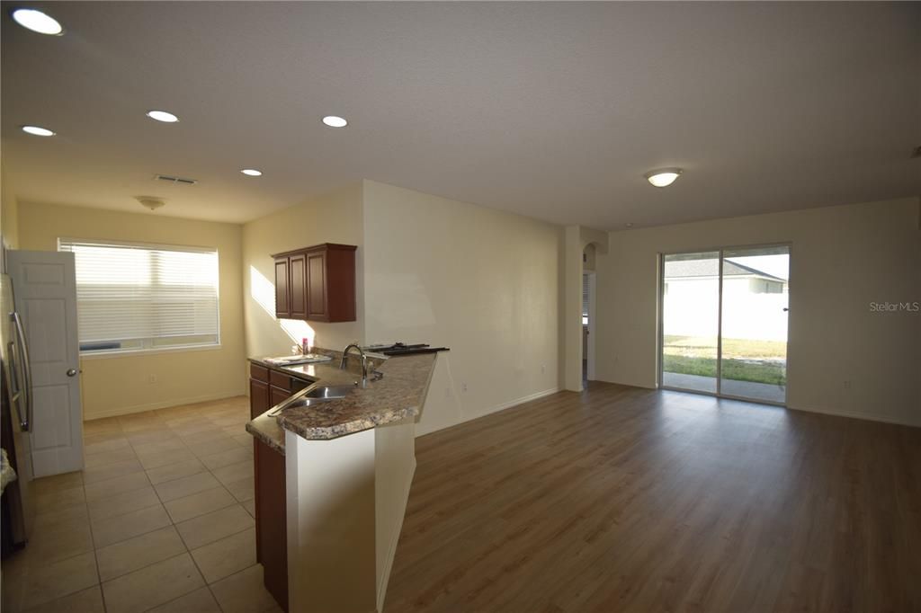 出租: $2,100 (3 贝兹, 2 浴室, 1537 平方英尺)