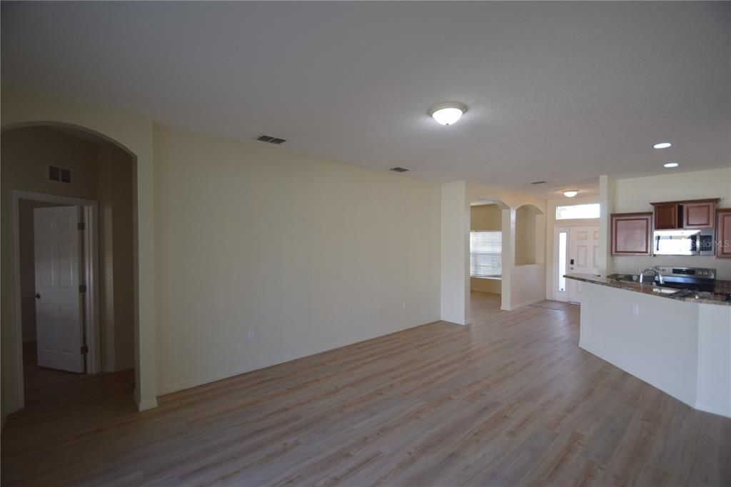 出租: $2,100 (3 贝兹, 2 浴室, 1537 平方英尺)