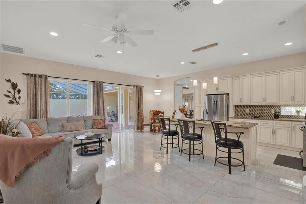 En Venta: $450,000 (3 camas, 3 baños, 2087 Pies cuadrados)