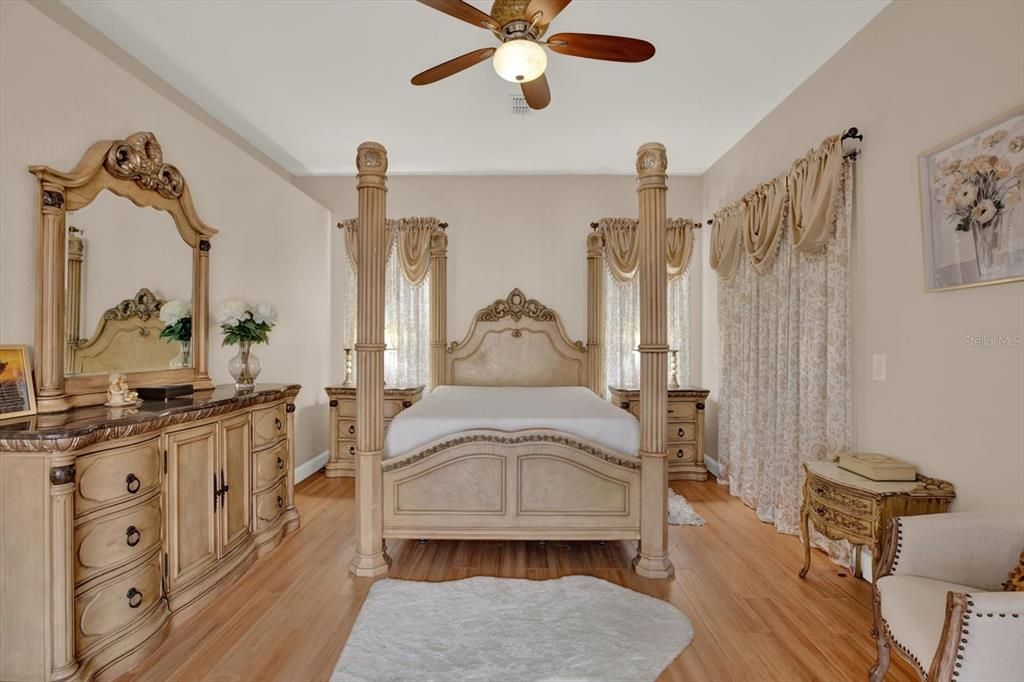 En Venta: $450,000 (3 camas, 3 baños, 2087 Pies cuadrados)