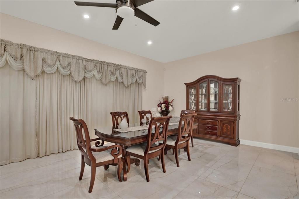 En Venta: $450,000 (3 camas, 3 baños, 2087 Pies cuadrados)