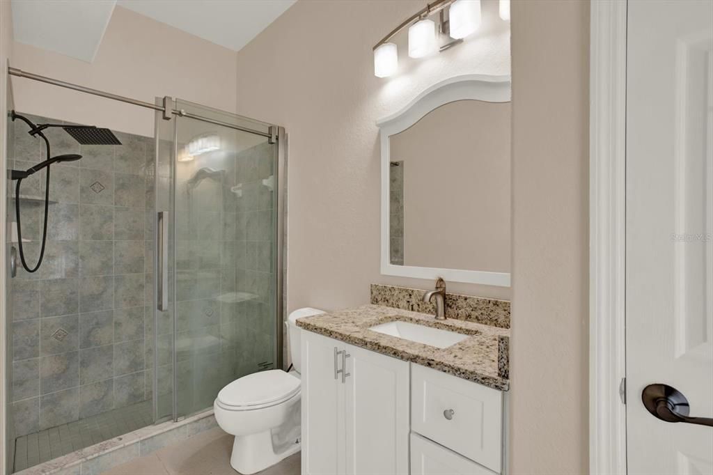 En Venta: $450,000 (3 camas, 3 baños, 2087 Pies cuadrados)