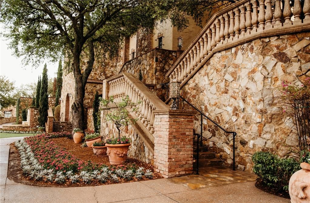 For Sale: $1,900,000 (4 beds, 4 baths, 3997 Square Feet)