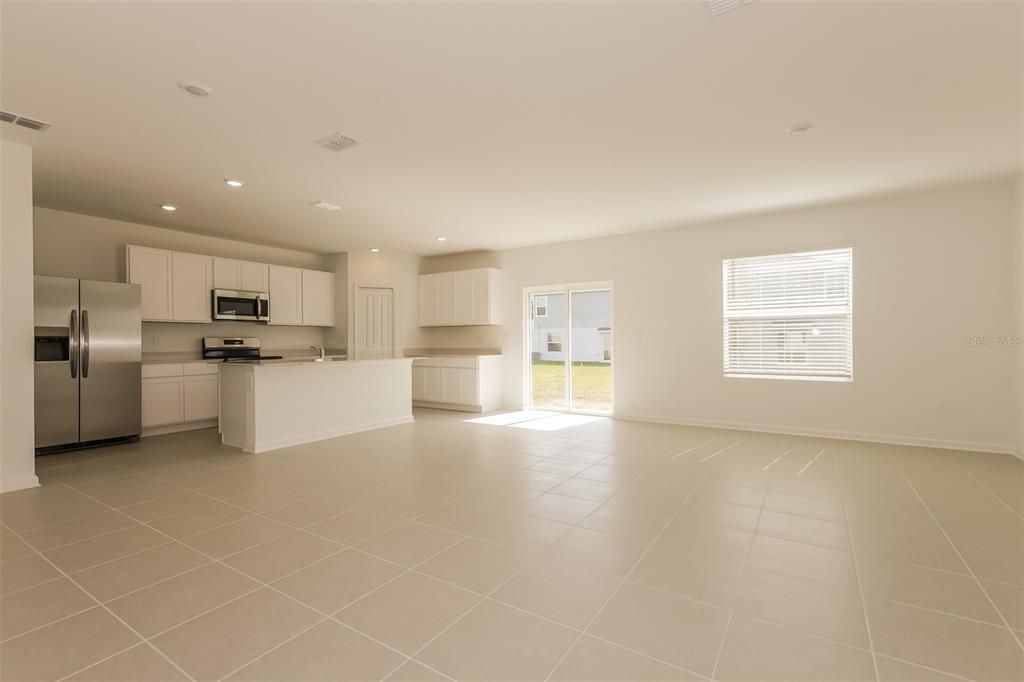 В аренду: $2,075 (5 спален, 2 ванн, 2112 Квадратных фут)