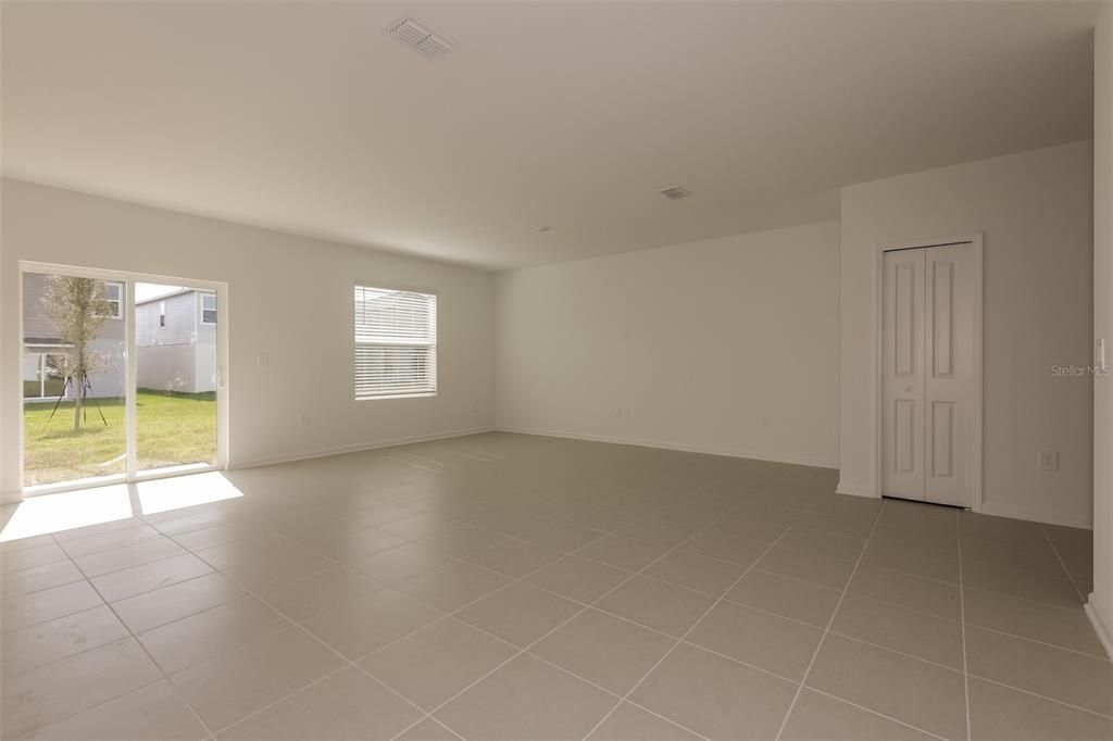 В аренду: $2,075 (5 спален, 2 ванн, 2112 Квадратных фут)