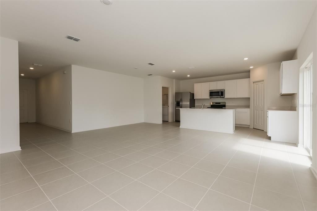 В аренду: $2,075 (5 спален, 2 ванн, 2112 Квадратных фут)