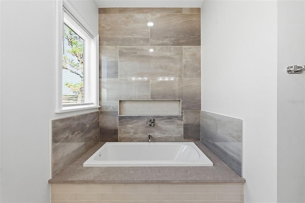 For Sale: $995,000 (3 beds, 2 baths, 2936 Square Feet)