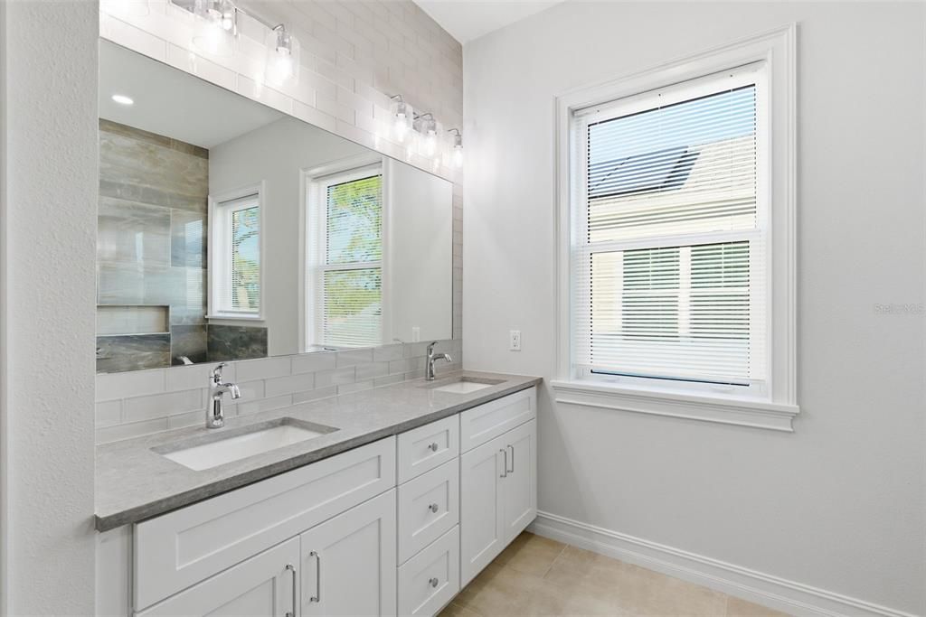 For Sale: $995,000 (3 beds, 2 baths, 2936 Square Feet)