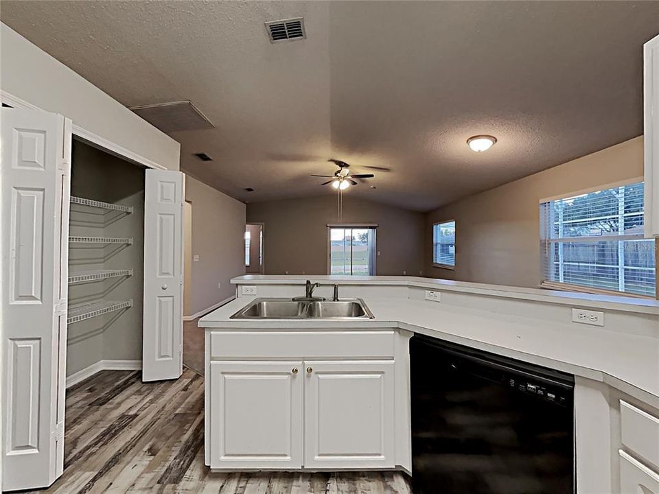 For Sale: $365,000 (4 beds, 2 baths, 1802 Square Feet)