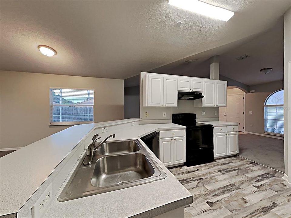 For Sale: $365,000 (4 beds, 2 baths, 1802 Square Feet)