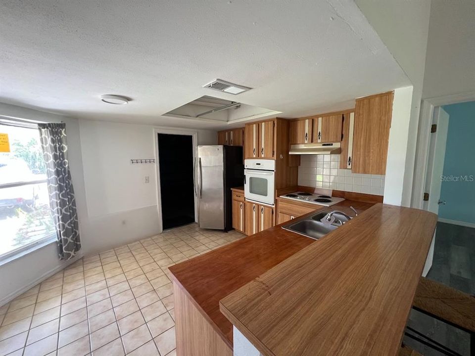 For Sale: $259,900 (3 beds, 2 baths, 1372 Square Feet)