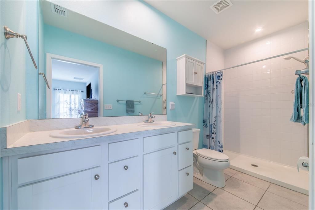 For Sale: $335,000 (4 beds, 2 baths, 1703 Square Feet)