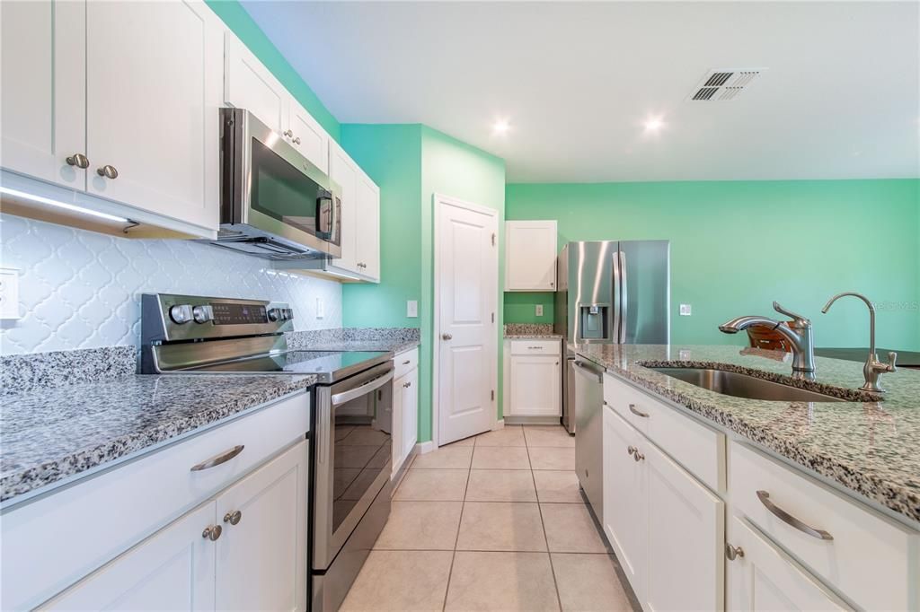 For Sale: $335,000 (4 beds, 2 baths, 1703 Square Feet)