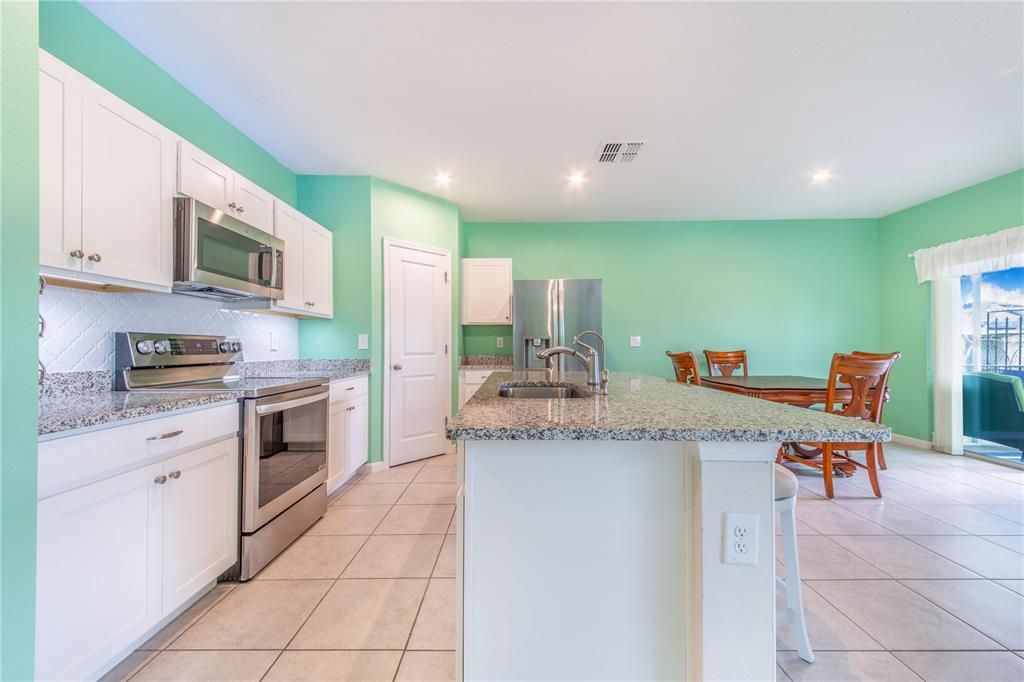 For Sale: $335,000 (4 beds, 2 baths, 1703 Square Feet)