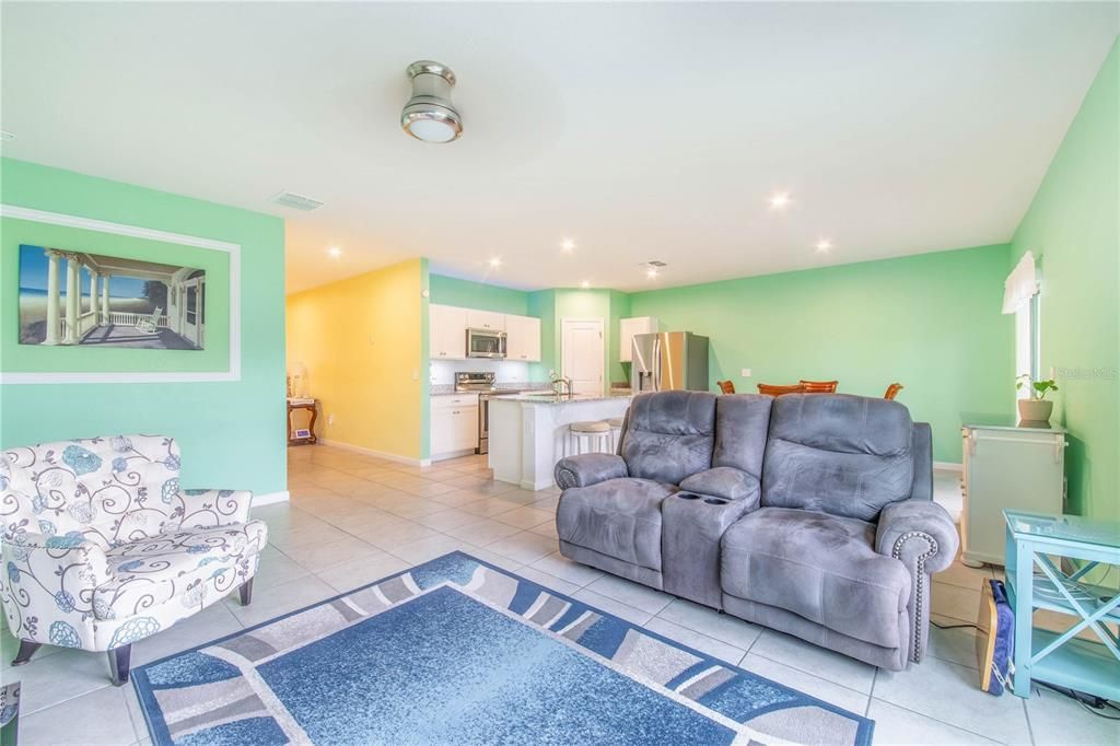 For Sale: $335,000 (4 beds, 2 baths, 1703 Square Feet)