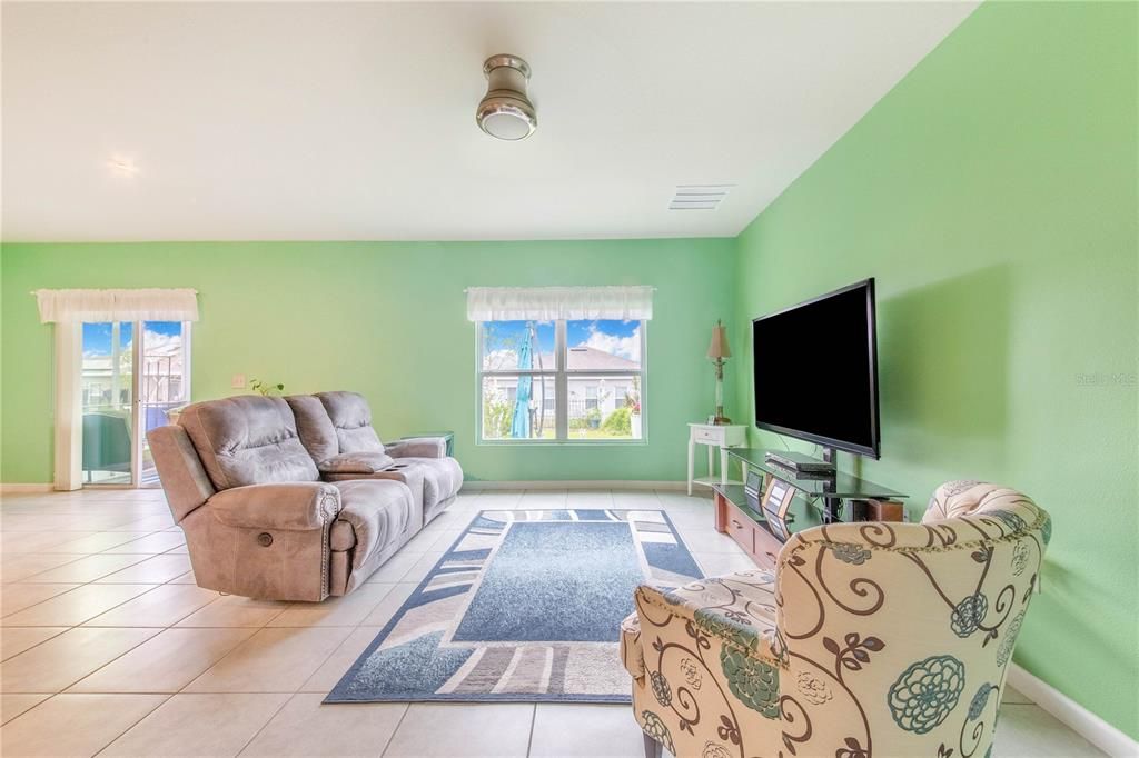 For Sale: $335,000 (4 beds, 2 baths, 1703 Square Feet)